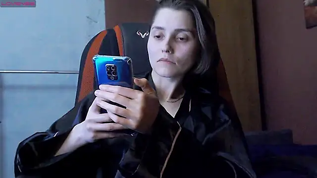 Snapshot of womanstrong78 chatting on 03/03/25, 04:24 womanstrong78 online show from 03/03/25, 04:24