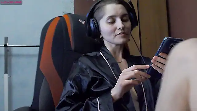 Snapshot of womanstrong78 chatting on 03/06/25, 08:16 womanstrong78 online show from 03/06/25, 08:16