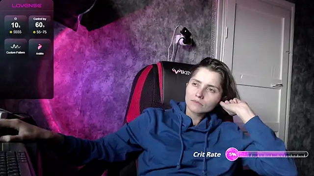 Snapshot of womanstrong78 chatting on 09/14/25, 04:44 womanstrong78 online show from 09/14/25, 04:44