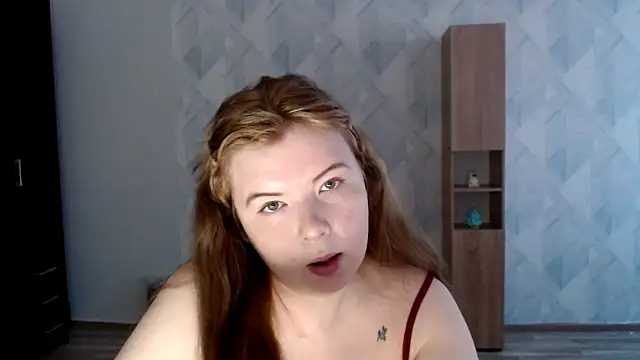 Snapshot of Melina_Hot9 chatting on 09/15/25, 03:06 Melina Hot9 online show from 09/15/25, 03:06