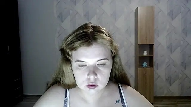 Snapshot of Melina_Hot9 chatting on 09/26/25, 08:02 Melina Hot9 online show from 09/26/25, 08:02