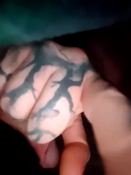 Snapshot of B1GBoyUk chatting on 12/15/25, 01:43 B1GBoyUk online show from 12/15/25, 01:43