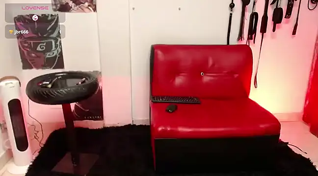 Snapshot of MadissomCute chatting on 12/13/24, 07:25 MadissomCute online show from 12/13/24, 07:25