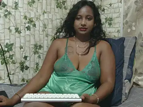 Snapshot of indiantina01 chatting on 02/16/25, 08:33 indiantina01 online show from 02/16/25, 08:33