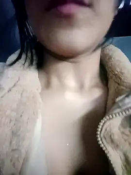 Snapshot of PequeArely chatting on 02/01/25, 01:23 PequeArely online show from 02/01/25, 01:23