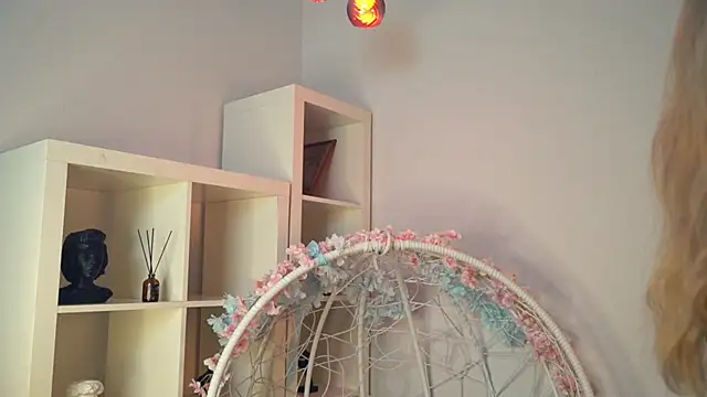 Snapshot of FlairCunard chatting on 12/19/24, 12:02 FlairCunard online show from 12/19/24, 12:02