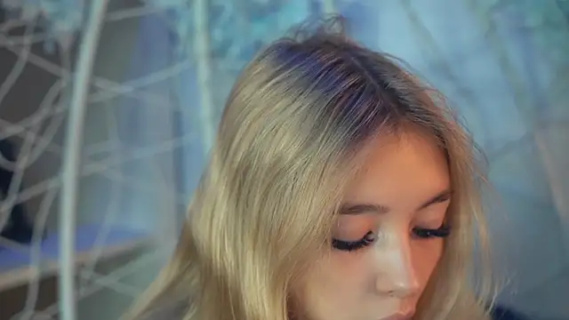 Snapshot of FlairCunard chatting on 12/21/24, 02:58 FlairCunard online show from 12/21/24, 02:58