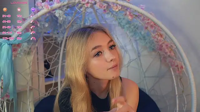 Snapshot of FlairCunard chatting on 12/21/24, 06:34 FlairCunard online show from 12/21/24, 06:34