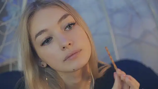 Snapshot of FlairCunard chatting on 12/23/24, 04:17 FlairCunard online show from 12/23/24, 04:17