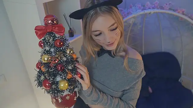 Snapshot of FlairCunard chatting on 12/25/24, 10:37 FlairCunard online show from 12/25/24, 10:37