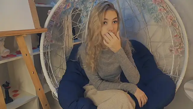 Snapshot of FlairCunard chatting on 12/29/24, 02:42 FlairCunard online show from 12/29/24, 02:42