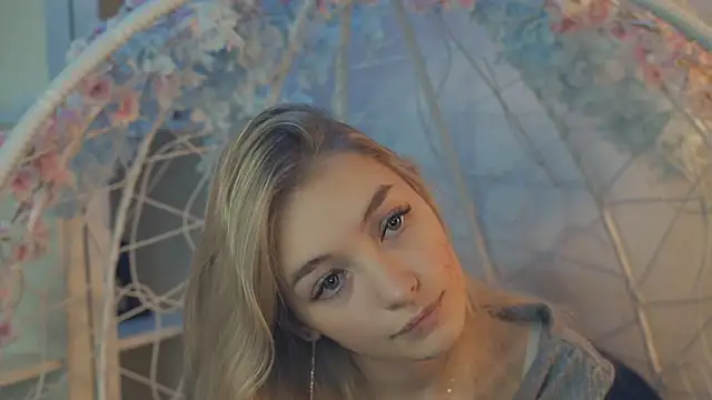 Snapshot of FlairCunard chatting on 12/29/24, 11:50 FlairCunard online show from 12/29/24, 11:50