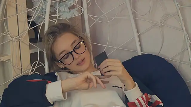 Snapshot of FlairCunard chatting on 01/01/25, 11:51 FlairCunard online show from 01/01/25, 11:51