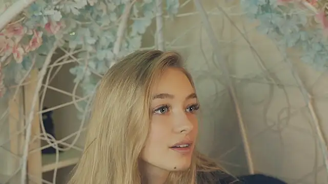 Snapshot of FlairCunard chatting on 01/02/25, 08:57 FlairCunard online show from 01/02/25, 08:57