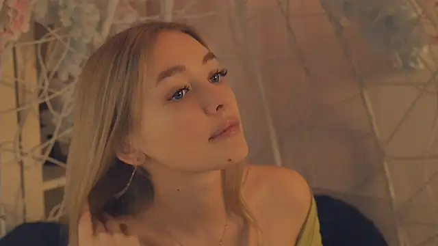 Snapshot of FlairCunard chatting on 01/07/25, 08:52 FlairCunard online show from 01/07/25, 08:52