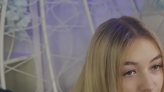 Snapshot of FlairCunard chatting on 01/11/25, 11:46 FlairCunard online show from 01/11/25, 11:46