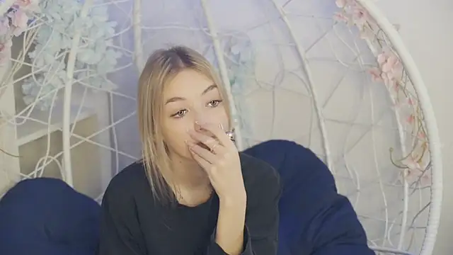 Snapshot of FlairCunard chatting on 01/24/25, 03:13 FlairCunard online show from 01/24/25, 03:13