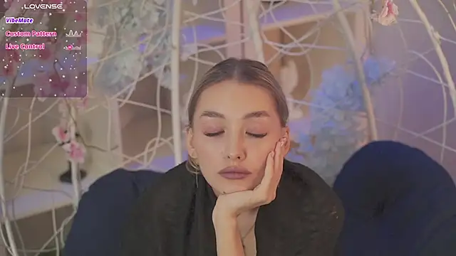 Snapshot of FlairCunard chatting on 02/20/25, 09:09 FlairCunard online show from 02/20/25, 09:09