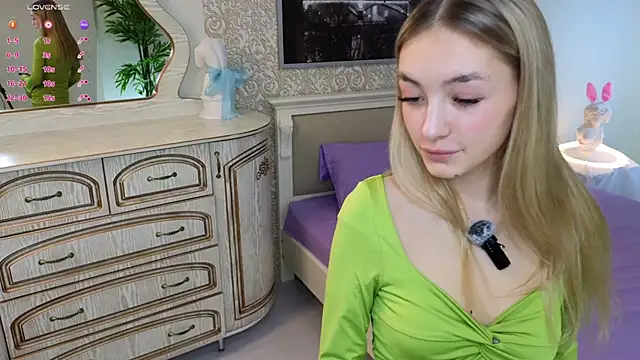 Snapshot of FlairCunard chatting on 02/24/25, 05:42 FlairCunard online show from 02/24/25, 05:42