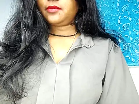 Snapshot of Muktha chatting on 12/23/25, 05:16 Muktha online show from 12/23/25, 05:16