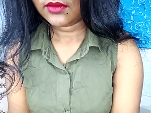 Snapshot of Muktha chatting on 03/20/26, 03:44 Muktha online show from 03/20/26, 03:44