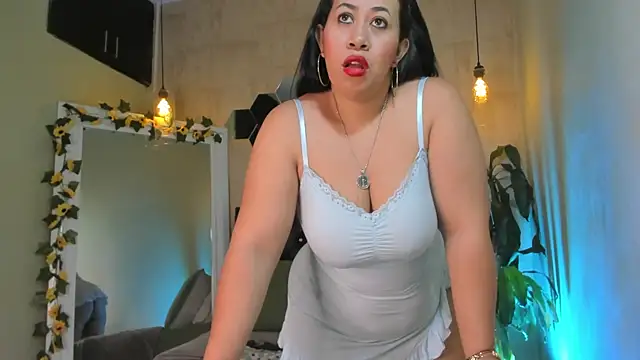 Snapshot of Fransheska-mon chatting on 05/02/26, 02:33 Fransheska-mon online show from 05/02/26, 02:33