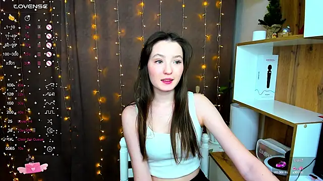 Snapshot of Fairyy_Moon chatting on 12/14/24, 01:17 Fairyy Moon online show from 12/14/24, 01:17