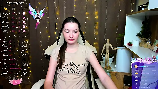 Snapshot of Fairyy_Moon chatting on 12/26/24, 06:01 Fairyy Moon online show from 12/26/24, 06:01