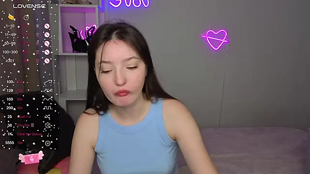 Snapshot of Fairyy_Moon chatting on 10/14/25, 06:36 Fairyy Moon online show from 10/14/25, 06:36