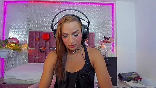 Snapshot of KylieVictoria chatting on 10/24/25, 05:04 KylieVictoria online show from 10/24/25, 05:04