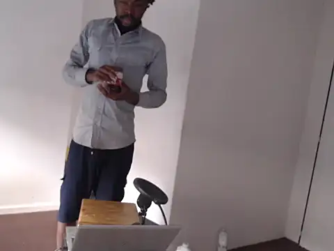 Snapshot of Mastertopdome chatting on 11/26/25, 10:05 Mastertopdome online show from 11/26/25, 10:05