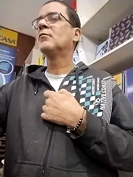 Snapshot of barboza991 chatting on 10/31/25, 12:28 barboza991 online show from 10/31/25, 12:28