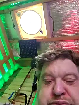 Snapshot of alienbunny chatting on 01/09/25, 05:43 alienbunny online show from 01/09/25, 05:43