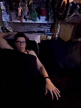 Snapshot of alienbunny chatting on 01/13/25, 04:18 alienbunny online show from 01/13/25, 04:18