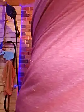 Snapshot of alienbunny chatting on 02/05/25, 05:53 alienbunny online show from 02/05/25, 05:53