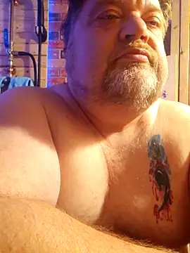 Snapshot of alienbunny chatting on 10/17/25, 03:31 alienbunny online show from 10/17/25, 03:31