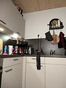 Izzy Inked online show from 11/10/25, 02:49