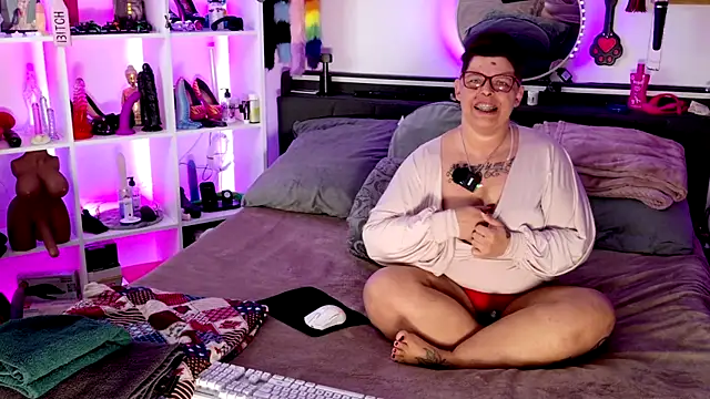 Snapshot of SunshineLexi chatting on 02/15/26, 08:24 SunshineLexi online show from 02/15/26, 08:24