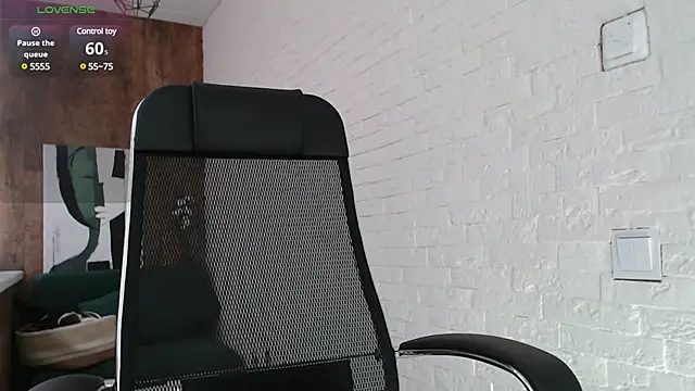 Snapshot of BB_Web chatting on 12/10/24, 04:45 BB Web online show from 12/10/24, 04:45