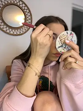 Mia Ethan online show from 10/15/25, 09:31