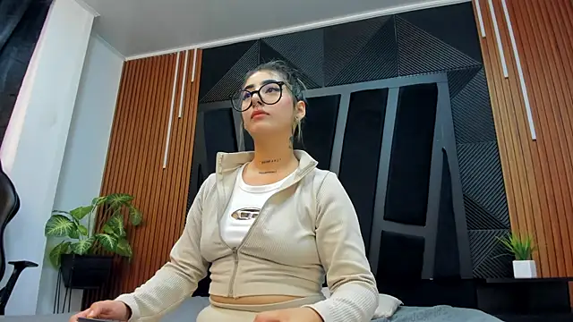 Snapshot of Alahia_Dangelo chatting on 02/15/25, 05:39 Alahia Dangelo online show from 02/15/25, 05:39