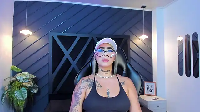 Snapshot of Alahia_Dangelo chatting on 09/16/25, 11:33 Alahia Dangelo online show from 09/16/25, 11:33