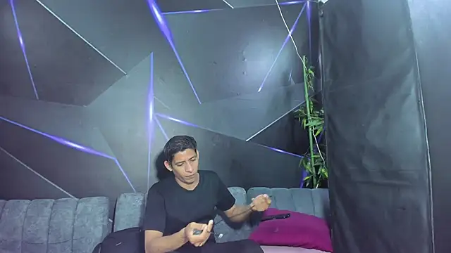 playsgirlhot online show from 04/10/26, 11:15