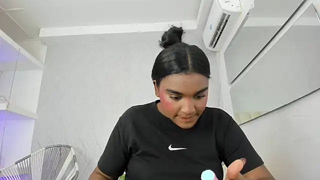 Snapshot of kayna_gomez chatting on 10/31/25, 07:37 kayna gomez online show from 10/31/25, 07:37