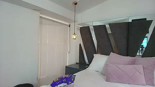 Snapshot of Milkdulce1 chatting on 11/09/25, 12:47 Milkdulce1 online show from 11/09/25, 12:47