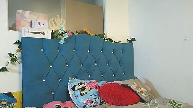 Snapshot of Milkdulce1 chatting on 12/20/25, 01:40 Milkdulce1 online show from 12/20/25, 01:40