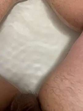 Snapshot of Hugo76578 chatting on 11/02/25, 08:00 Hugo76578 online show from 11/02/25, 08:00