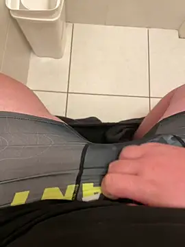 Snapshot of Hugo76578 chatting on 11/09/25, 07:45 Hugo76578 online show from 11/09/25, 07:45