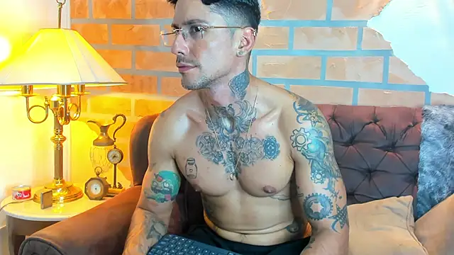 Snapshot of Dylanstonne chatting on 01/29/25, 02:40 Dylanstonne online show from 01/29/25, 02:40