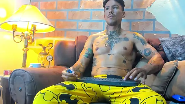 Snapshot of Dylanstonne chatting on 02/05/25, 10:12 Dylanstonne online show from 02/05/25, 10:12